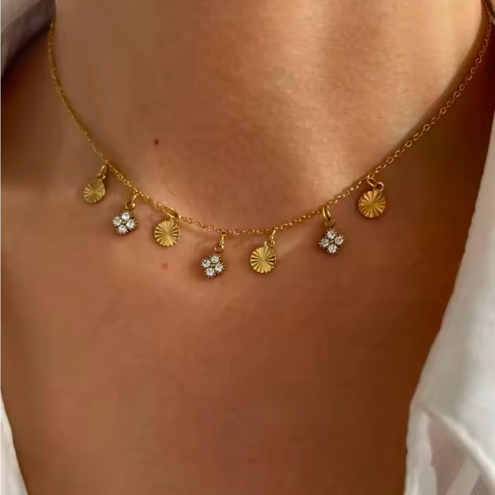 18k Gold Plated Charm Sparkling Rhinestone Geometric Disc Choker Necklace